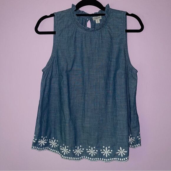 J Crew M Blouse Chambray Ruffle Collar Embroidered Sleeveless - Picture 1 of 8